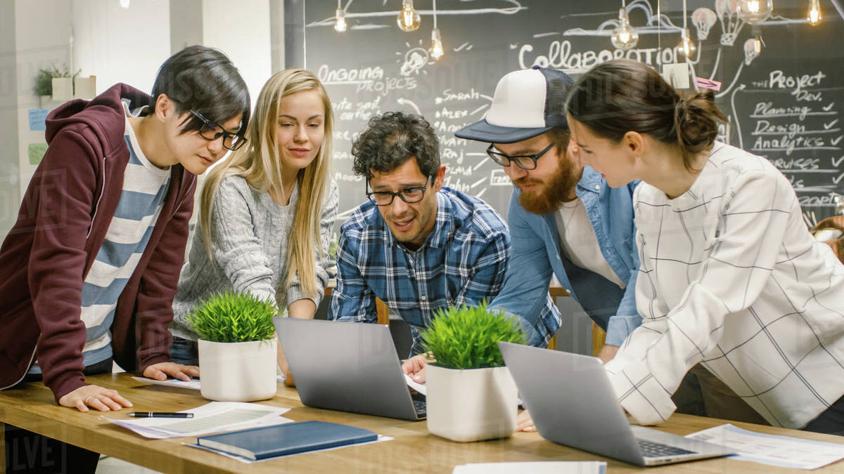Staff Augmentation vs Outsourcing for Startups